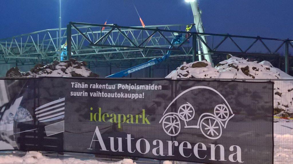 Ideaparkin Autoareenan teräsrungon asennus käynnistyi joulukuussa 2017 Lempäälässä