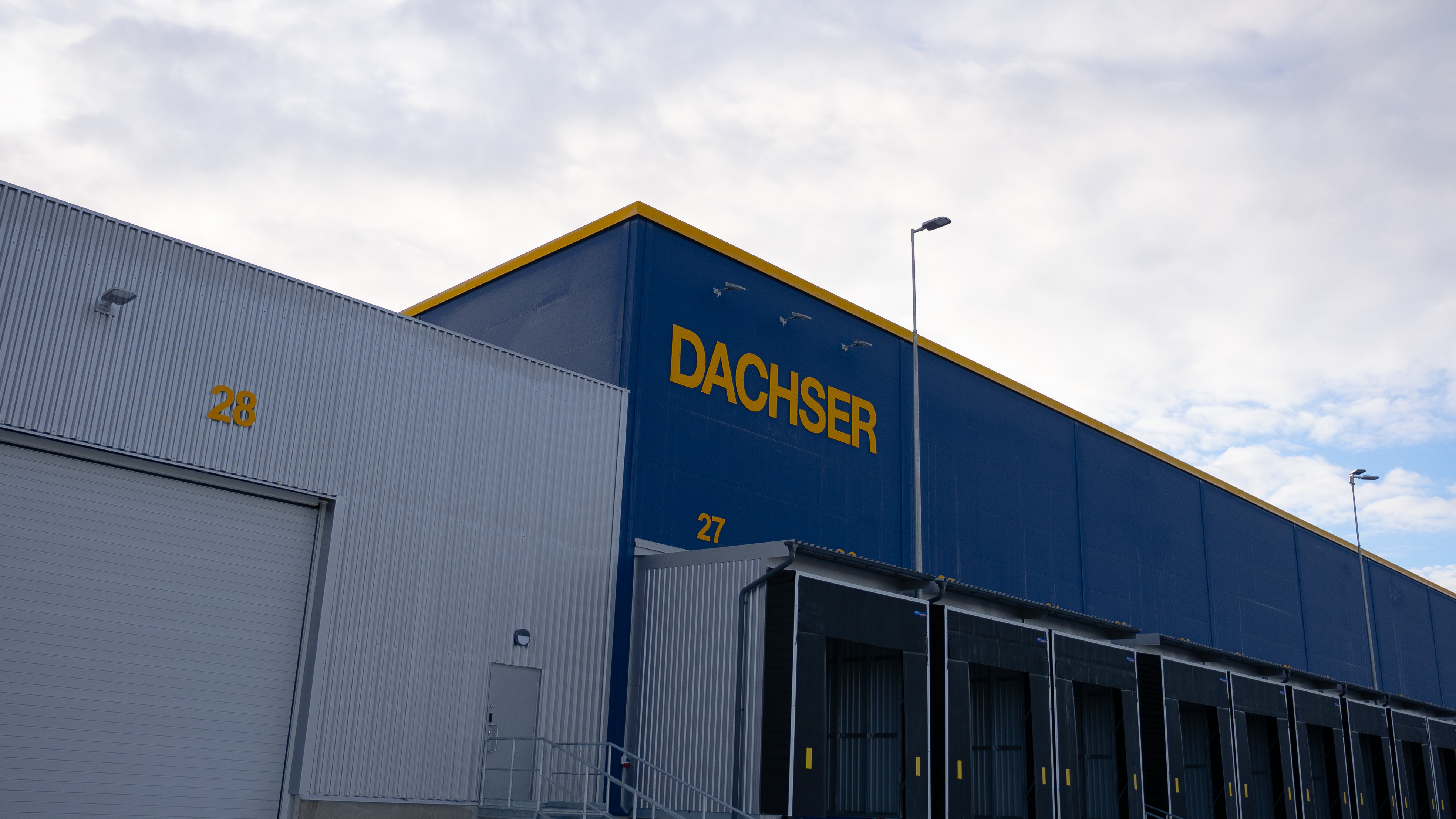 Dachser logistiikkakeskus Pirkkala Teräsrakenteet Puuelementtikatto Teräselementti
