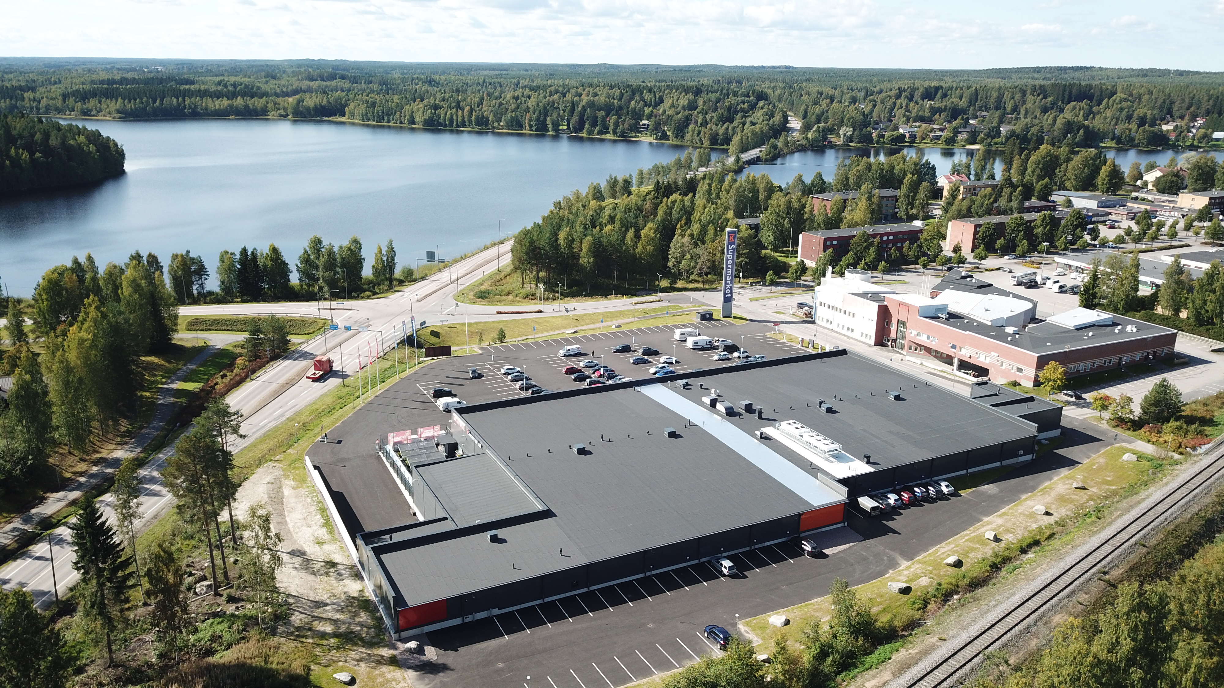 Ähtäri K-Supermarket Tokmanni Toimitilarakentaminen Teräselementti